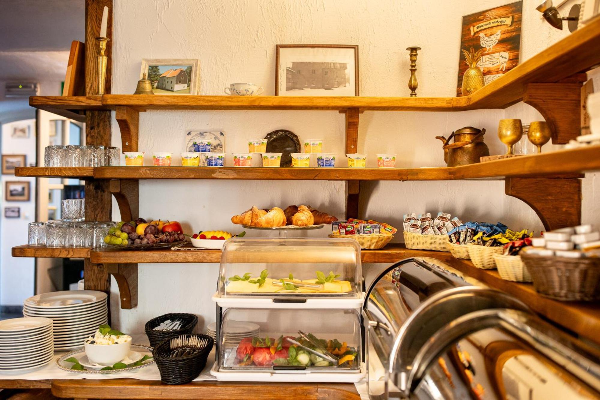 Gosciniec Pod Zajacem Bed & Breakfast Oleśnica Екстериор снимка