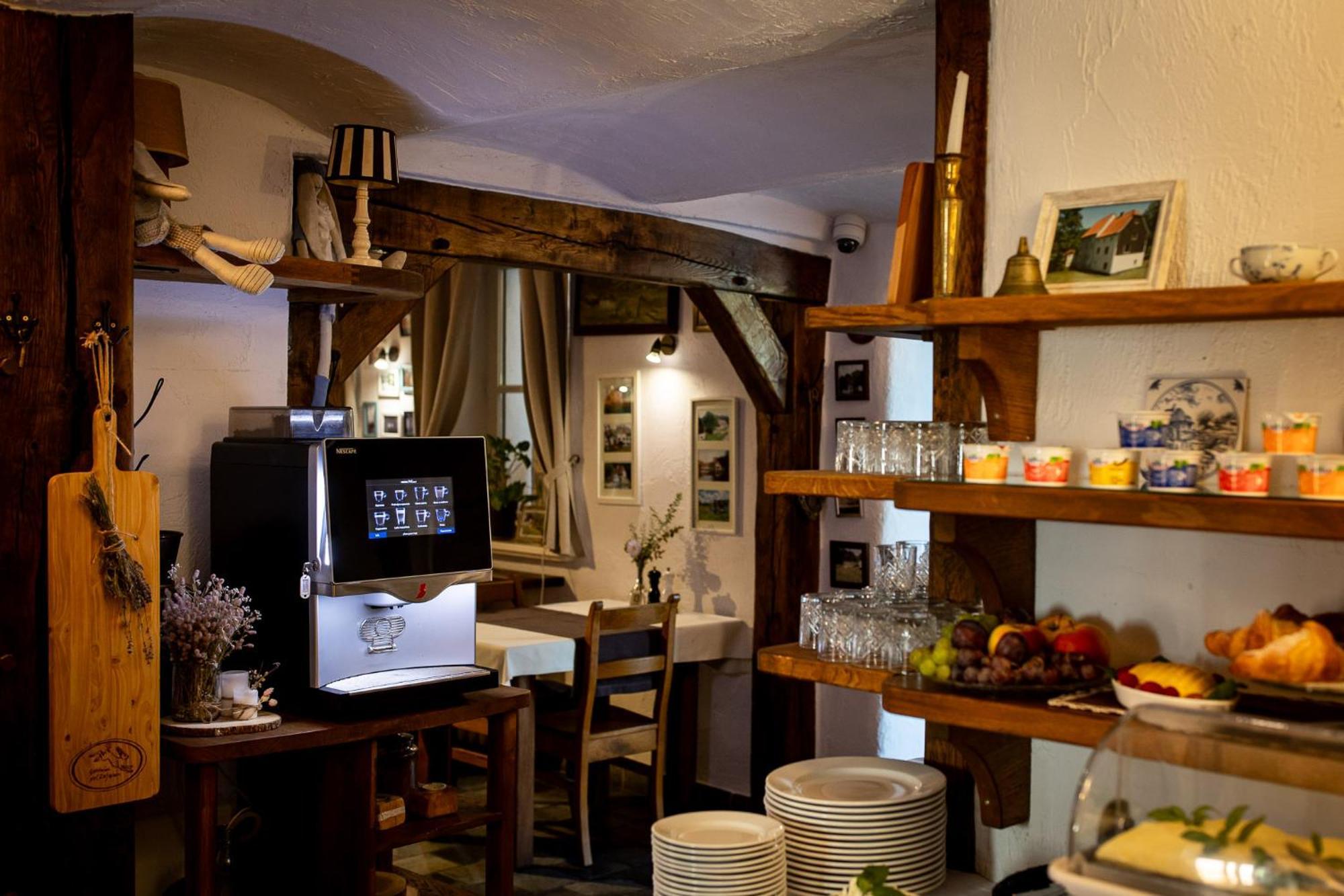 Gosciniec Pod Zajacem Bed & Breakfast Oleśnica Екстериор снимка
