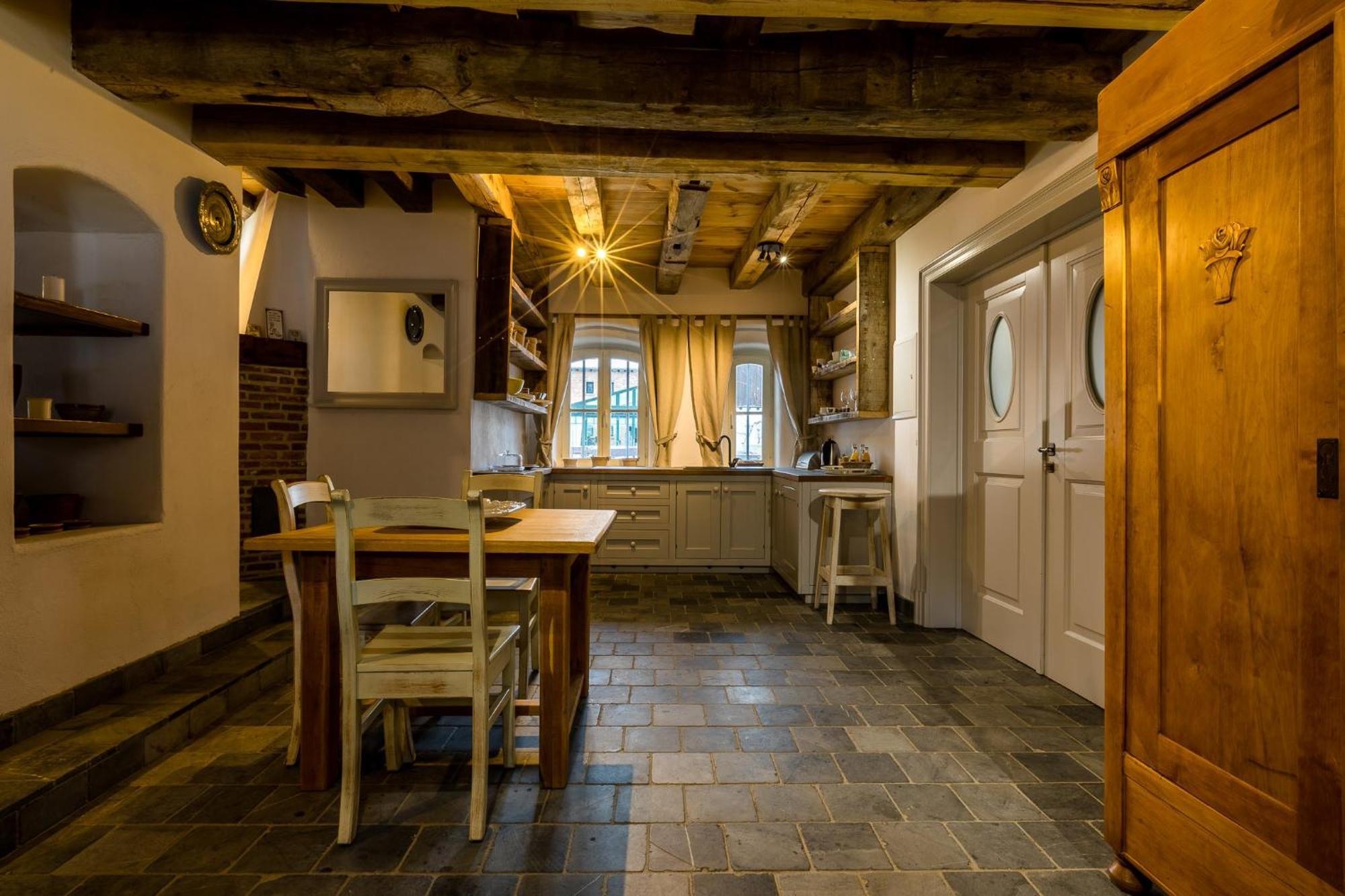 Gosciniec Pod Zajacem Bed & Breakfast Oleśnica Екстериор снимка
