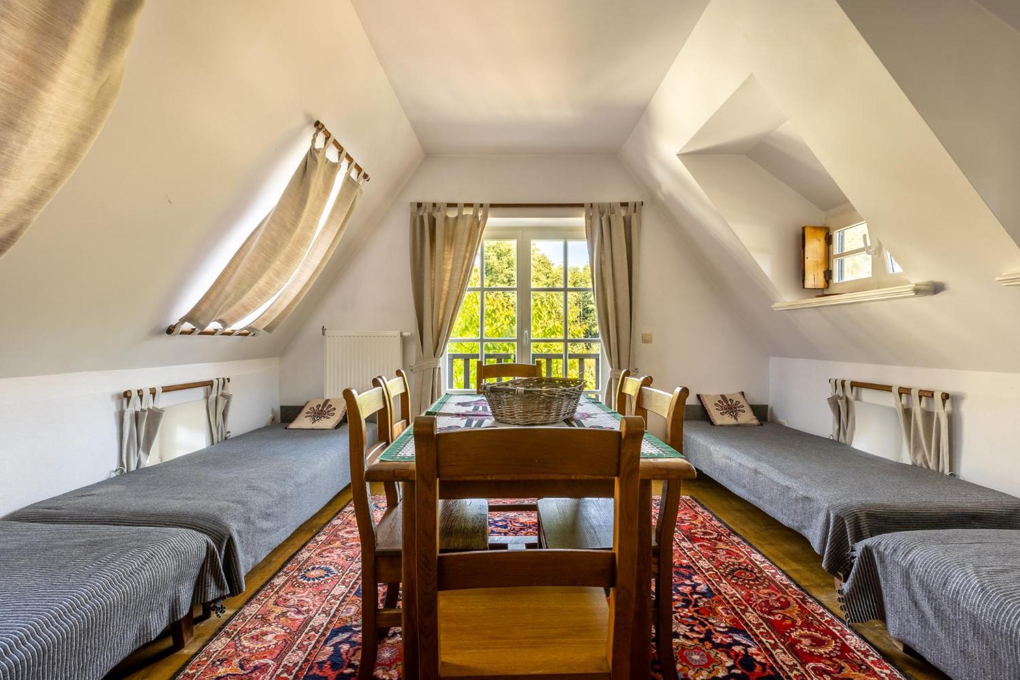 Gosciniec Pod Zajacem Bed & Breakfast Oleśnica Екстериор снимка