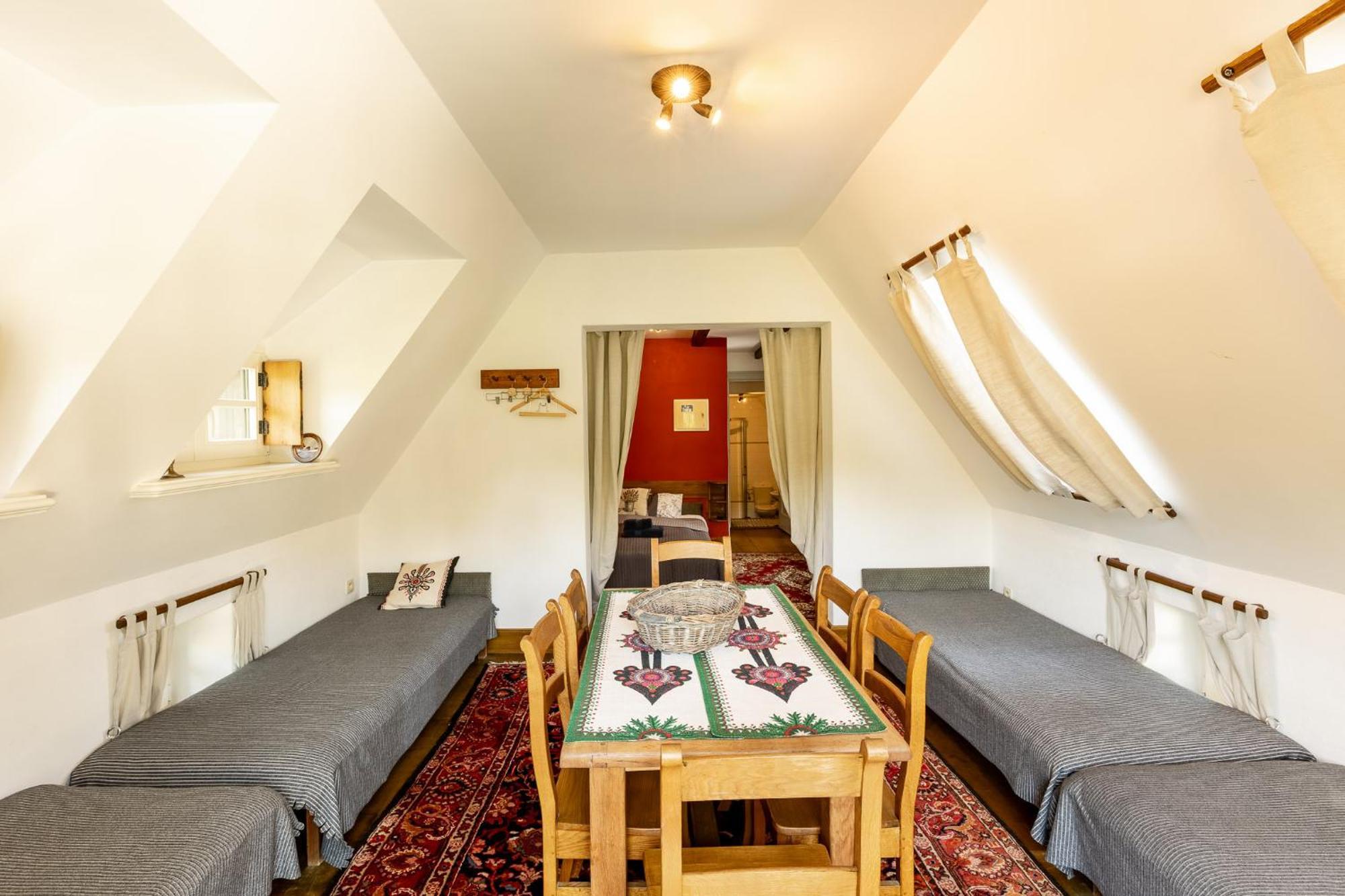 Gosciniec Pod Zajacem Bed & Breakfast Oleśnica Екстериор снимка