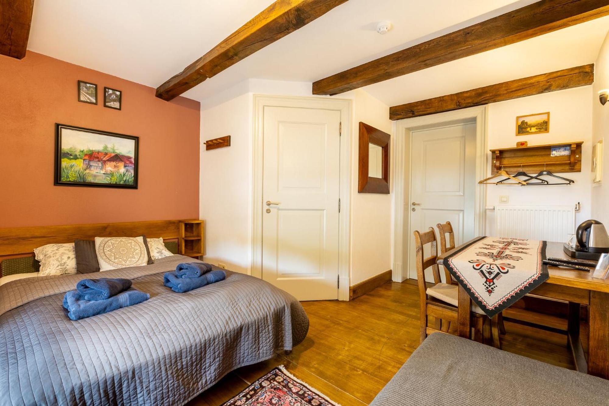 Gosciniec Pod Zajacem Bed & Breakfast Oleśnica Екстериор снимка