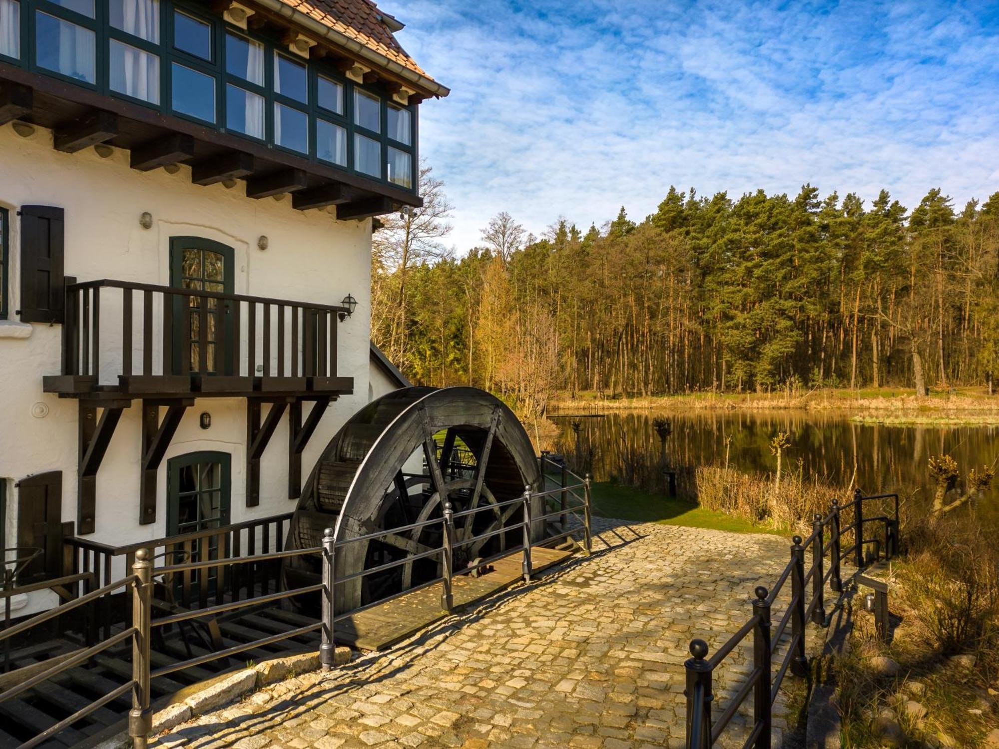 Gosciniec Pod Zajacem Bed & Breakfast Oleśnica Екстериор снимка